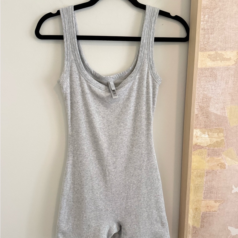 SKIMS Skims Cotton Ribbed Onesie- Light Gray - Picture 5 of 6